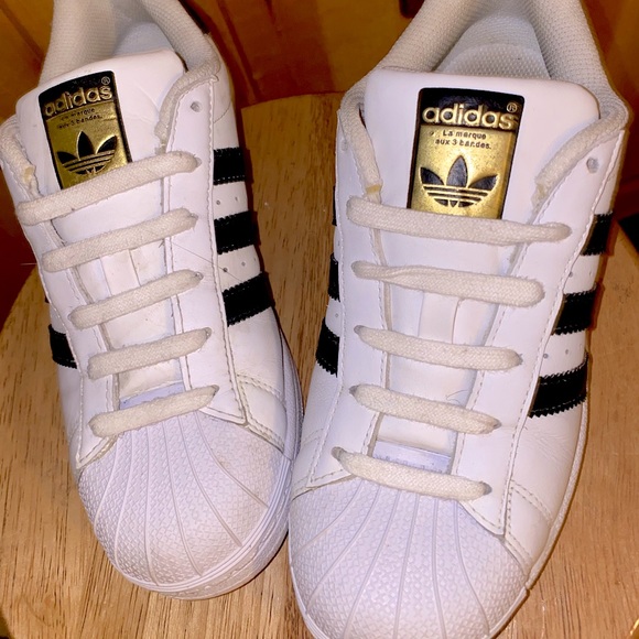 Women’s 6 1/2 Adidas superstar sneakers - Picture 4 of 6